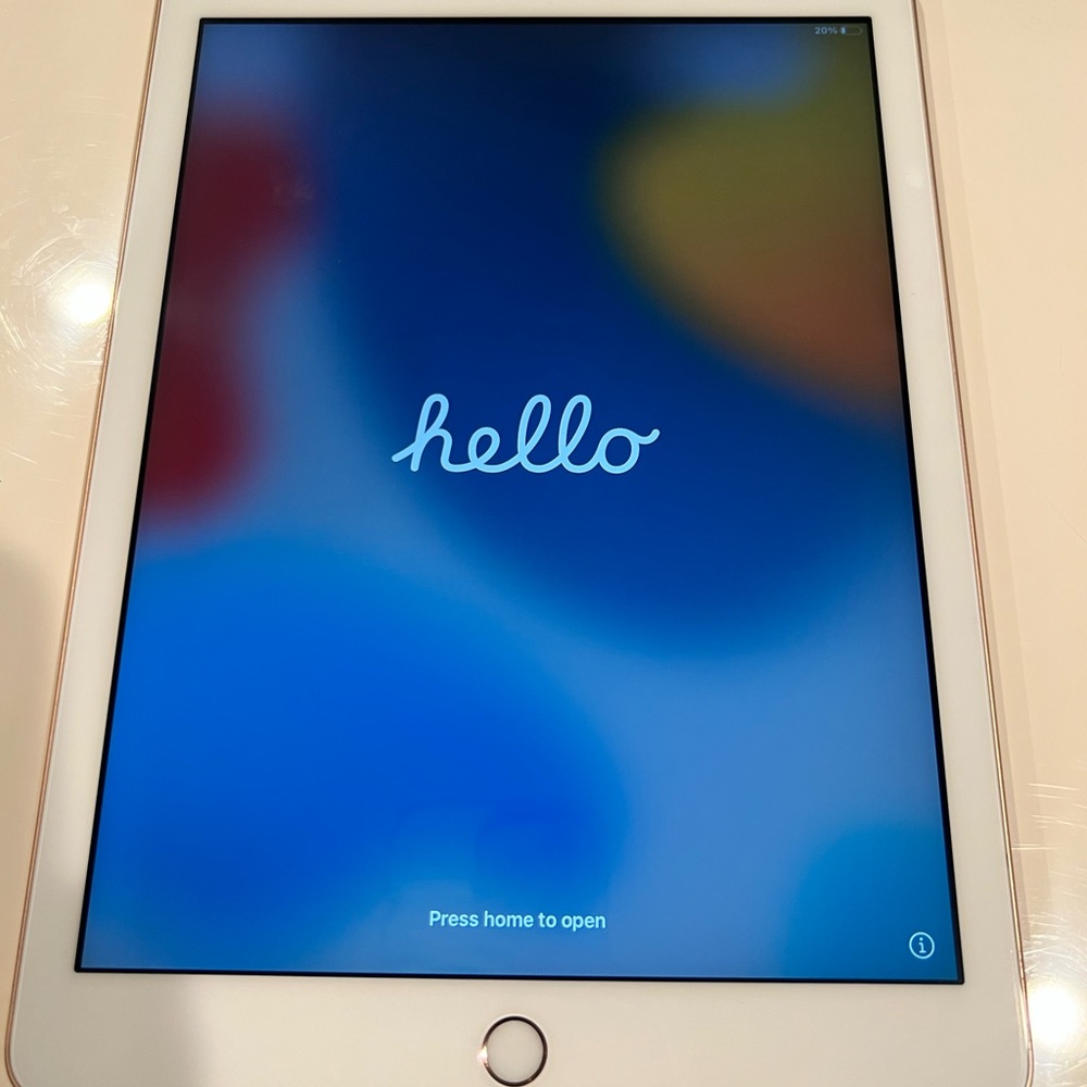 Apple ipad 6th generation + apple pencil included!